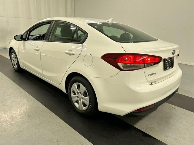 Photo of 2018 Clear White Kia Forte