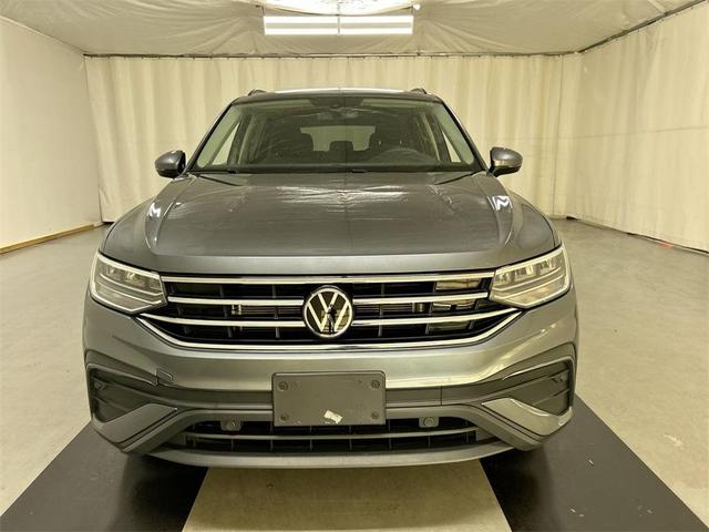 Photo of 2023 Platinum Gray Metallic Volkswagen Tiguan