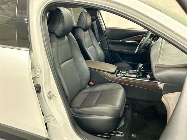 Photo of 2024 Snowflake White Pearl Mazda CX-30
