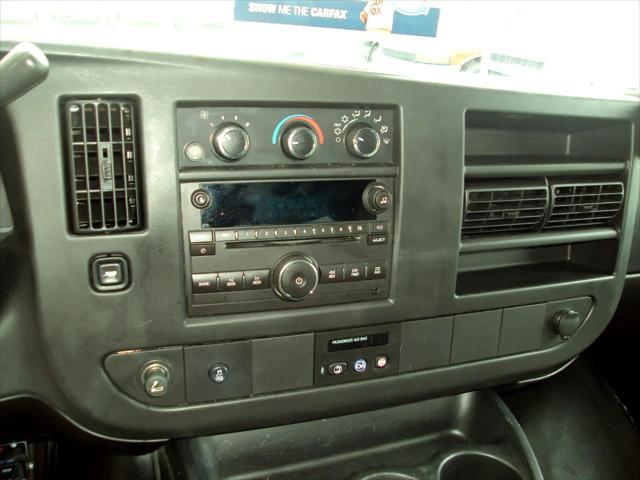Photo of 2014 Summit White GMC Savana 1500