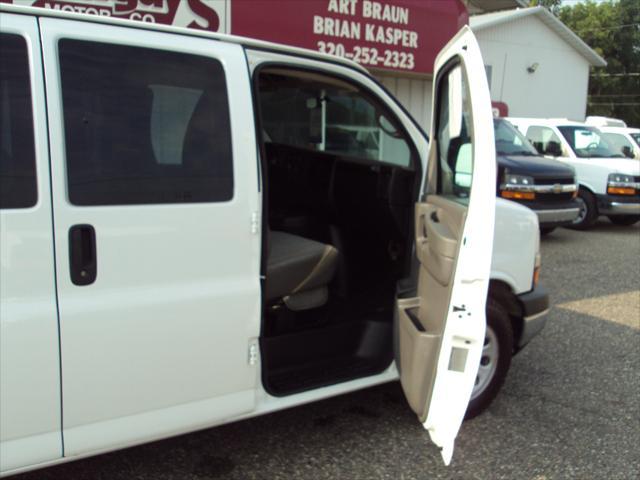 Photo of 2014 Summit White Chevrolet Express 1500