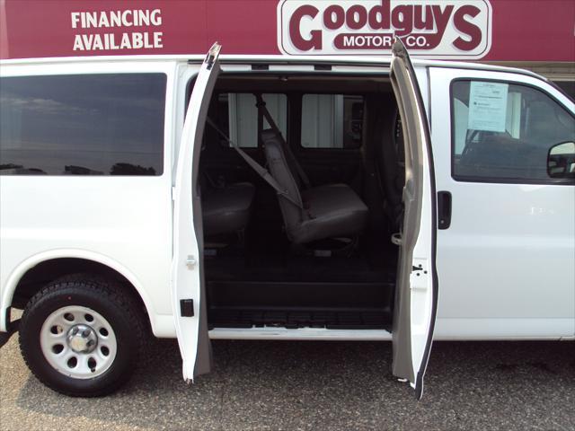 Photo of 2014 Summit White Chevrolet Express 1500