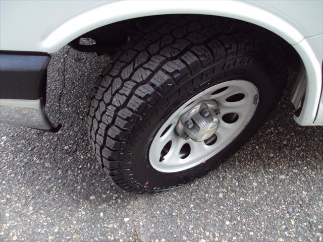 Photo of 2014 Summit White Chevrolet Express 1500