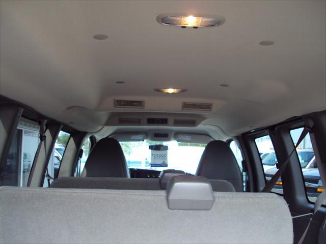 Photo of 2014 Summit White Chevrolet Express 1500