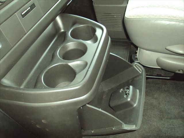 Photo of 2014 Summit White Chevrolet Express 1500