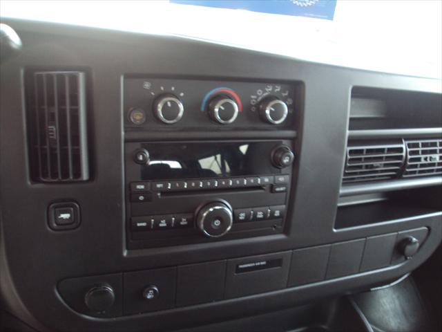 Photo of 2014 Summit White Chevrolet Express 1500