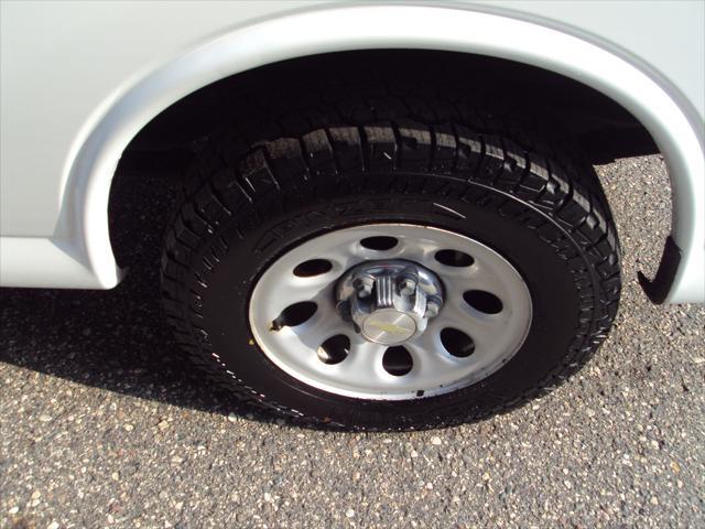 Photo of 2014 Summit White Chevrolet Express 1500