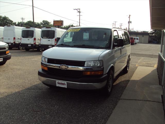 Photo of 2014 Summit White Chevrolet Express 1500