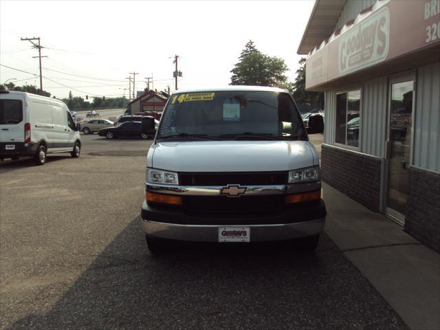Photo of 2014 Summit White Chevrolet Express 1500