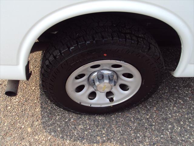 Photo of 2014 Summit White Chevrolet Express 1500