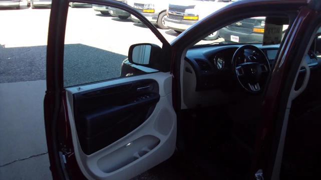 Photo of 2017 Burgundy Dodge Grand Caravan