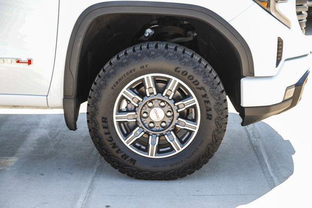 Photo of 2024 Summit White GMC Sierra 1500