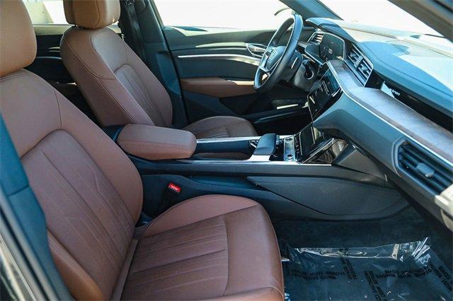 Photo of 2022 Manhattan Gray Metallic Audi e-tron