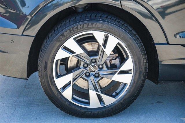 Photo of 2022 Manhattan Gray Metallic Audi e-tron