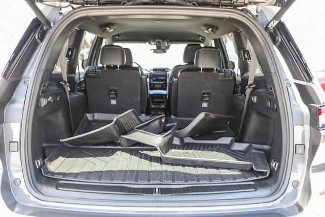 Photo of 2024 Metallic Jeep Grand Cherokee L