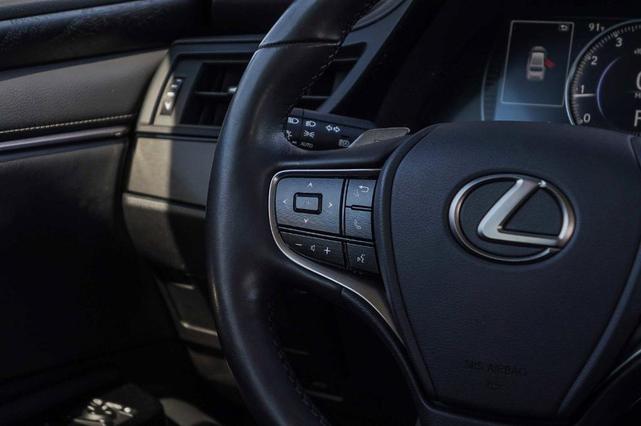 Photo of 2023 Eminent White Pearl Lexus ES 350