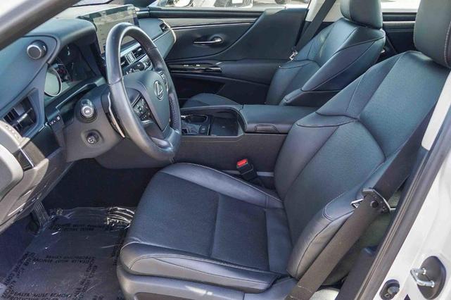 Photo of 2023 Eminent White Pearl Lexus ES 350