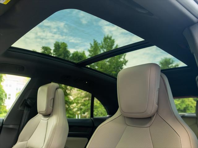 Photo of 2025 White Porsche Macan