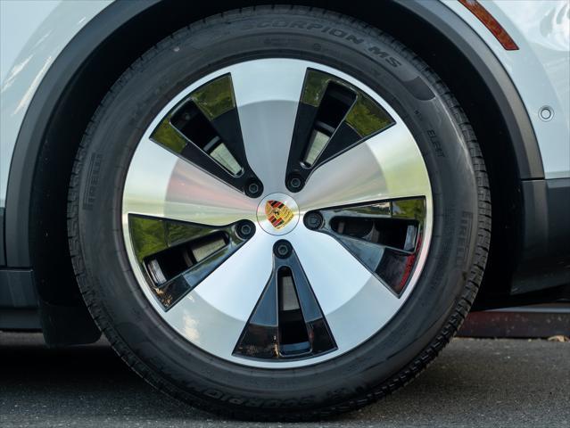 Photo of 2025 White Porsche Macan