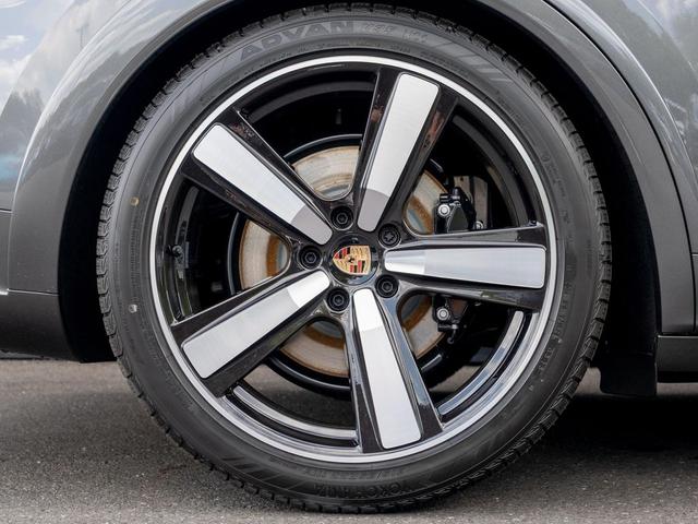 Photo of 2026 Gray Porsche Cayenne