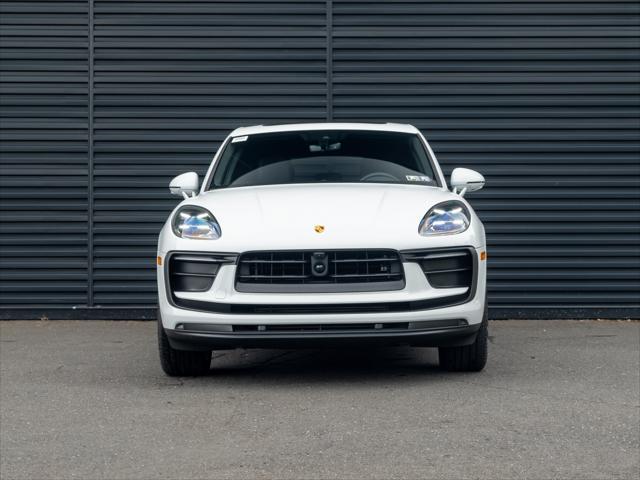 Photo of 2025 White Porsche Macan