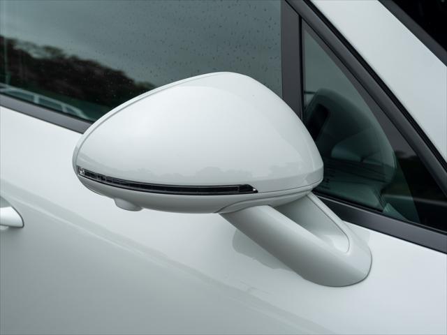 Photo of 2025 White Porsche Macan