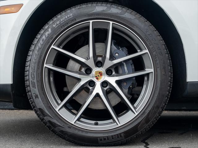 Photo of 2025 White Porsche Macan