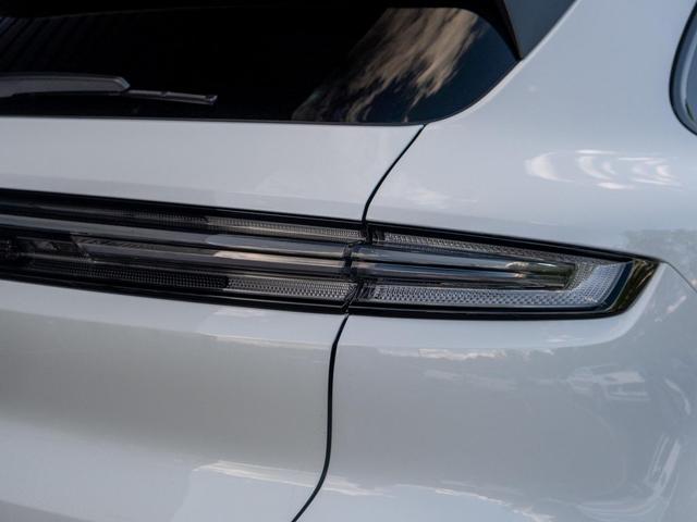 Photo of 2025 White Porsche Cayenne