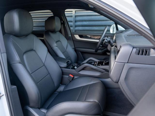 Photo of 2025 White Porsche Cayenne