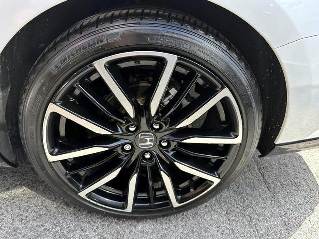 Photo of 2024 White Honda Accord Hybrid