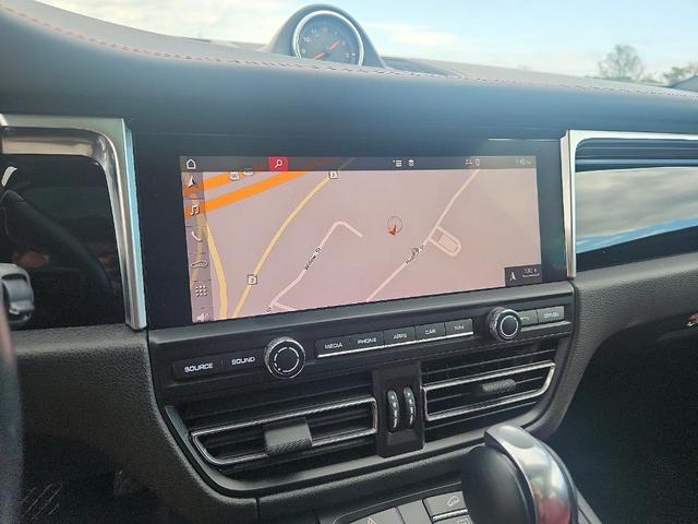 Photo of 2019 White Porsche Macan