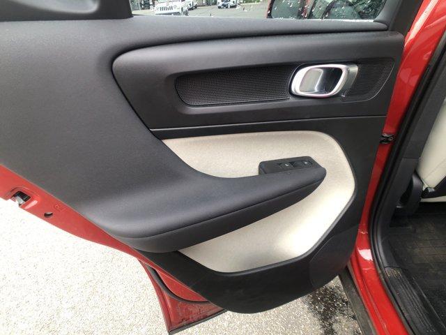 Photo of 2023 Fusion Red Volvo XC40