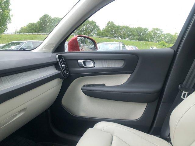 Photo of 2023 Fusion Red Volvo XC40