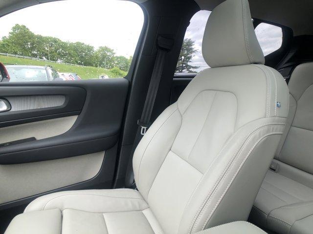 Photo of 2023 Fusion Red Volvo XC40