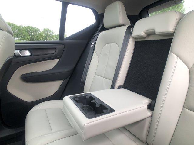Photo of 2023 Fusion Red Volvo XC40