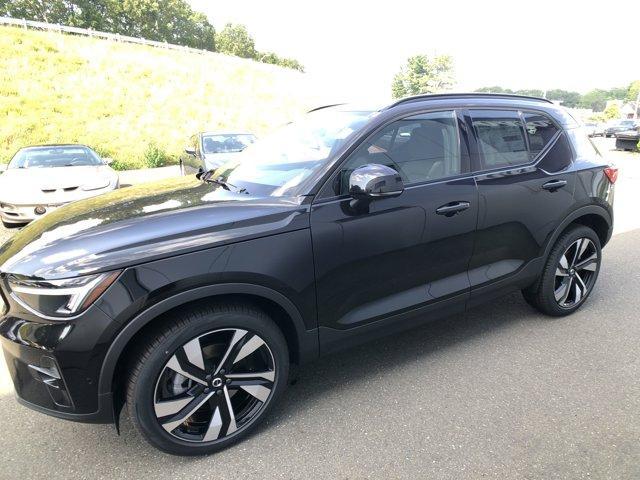 Photo of 2026 Onyx Black Volvo XC40