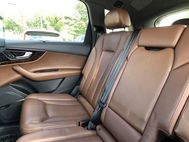 Photo of 2018 Ink Blue Metallic Audi Q7