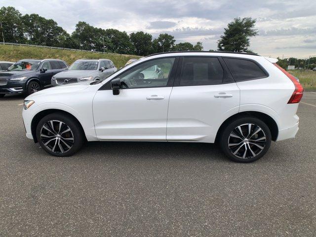 Photo of 2023 Crystal White Volvo XC60
