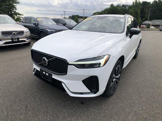 Photo of 2023 Crystal White Volvo XC60