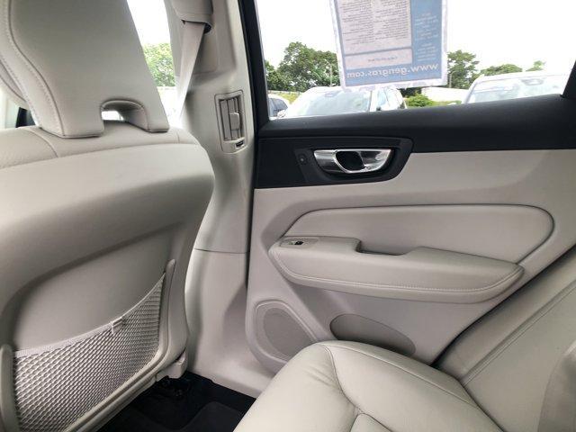 Photo of 2023 Crystal White Volvo XC60