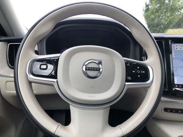 Photo of 2023 Crystal White Volvo XC60