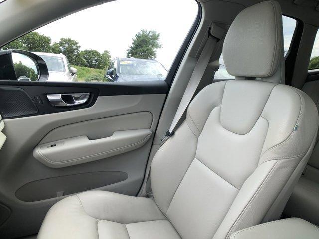 Photo of 2023 Crystal White Volvo XC60