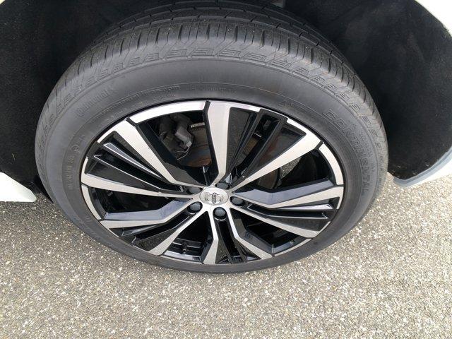 Photo of 2023 Crystal White Volvo XC60