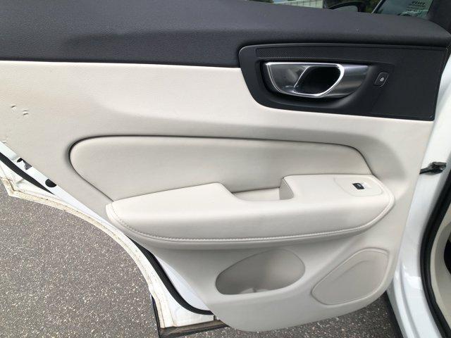 Photo of 2023 Crystal White Volvo XC60