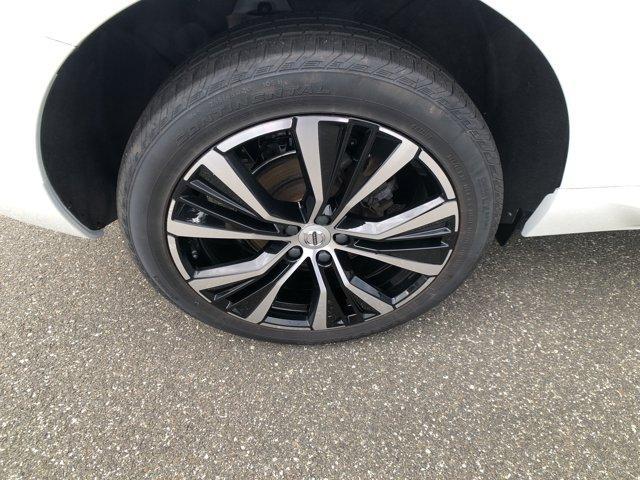 Photo of 2023 Crystal White Volvo XC60