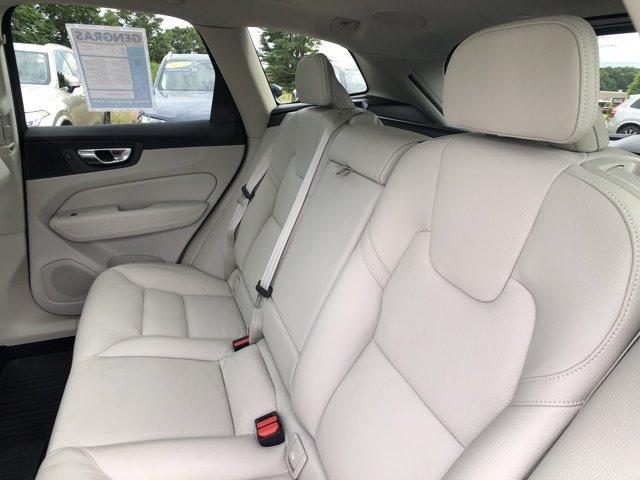 Photo of 2023 Crystal White Volvo XC60