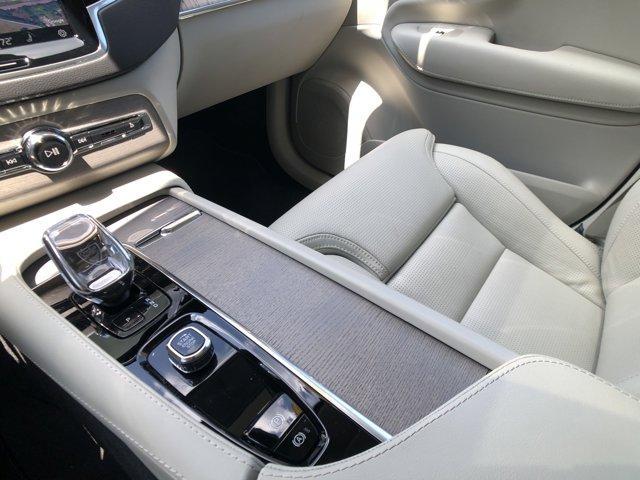 Photo of 2024 Denim Volvo XC90 Recharge Plug-In Hybrid