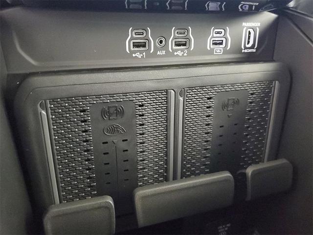 Photo of 2025 Granite Crystal Metallic Clearcoat RAM 1500