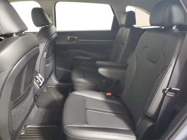 Photo of 2023 Everlasting Silver Kia Sorento
