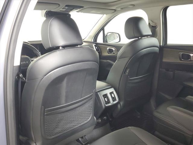 Photo of 2023 Everlasting Silver Kia Sorento